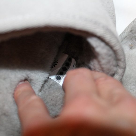 NIB UGG MEN'S EMBOSSED‎ GRAY SUEDE SHEARLIN SCUFF SLIP ON SLPPERS - Picture 5 of 6